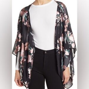 Vince Camuto One Size Burnout Blooms
Short Kimono NWT Black